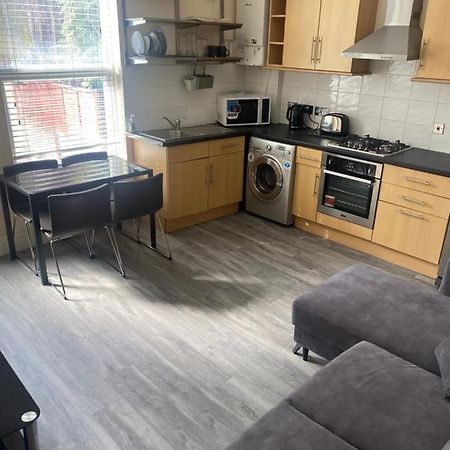 Spacious 4 Bedroom House Near Stokes Croft!! Central!!! Bristol Exterior foto